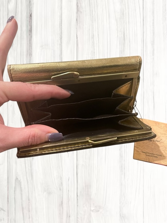 ๐ชท NWT Patricia Nash Distressed Leather Woodstock Kiss-lock in Antique Gold - Picture 3 of 15